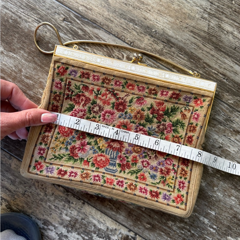 Vintage floral petit point embroidered tapestry kiss lock purse gold rope strap - Picture 4 of 7
